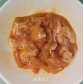 香菇焖鸡腿的做法步骤：1