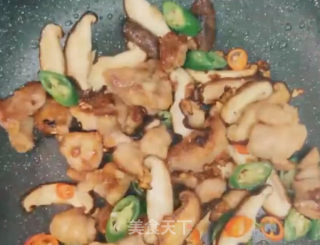 香菇焖鸡腿的做法步骤：6