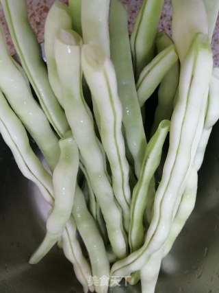 芸豆炒鸡蛋的做法步骤：1