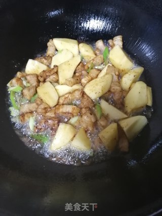 五花肉炖南瓜土豆的做法步骤：6