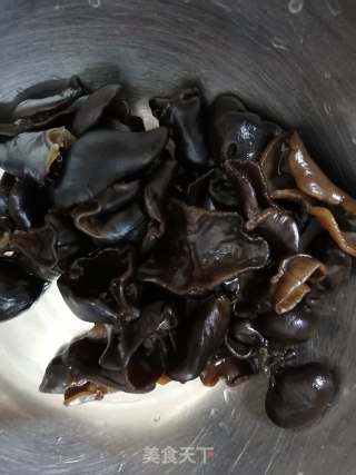 响油腐竹木耳的做法步骤：2