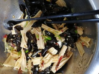 响油腐竹木耳的做法步骤：6