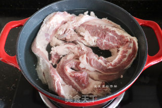 五香牛腩的做法步骤：1