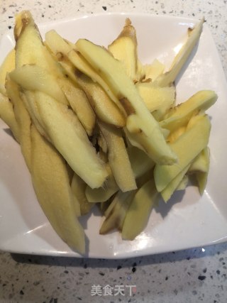 姜母鸭的做法步骤：1