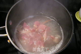鸡翅海鲜煲的做法步骤：1