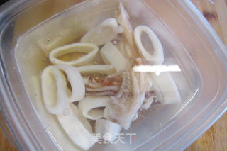 鸡翅海鲜煲的做法步骤：2