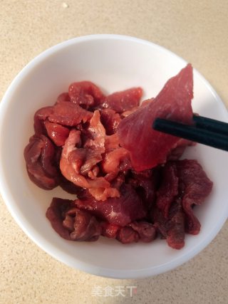 嫩滑牛肉菠菜粥的做法步骤：2