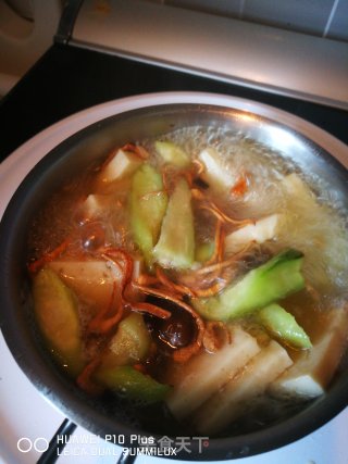 营养早餐系列：菌参鱼豆腐丝瓜汤$奶香玉米饼的做法步骤：15
