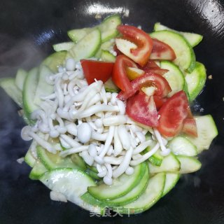 西葫芦炒鸡蛋的做法步骤：9