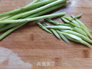 芦笋炒牛肉的做法步骤：1