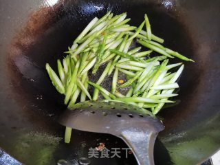 芦笋炒牛肉的做法步骤：6