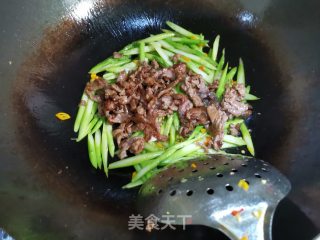 芦笋炒牛肉的做法步骤：9