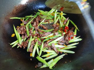 芦笋炒牛肉的做法步骤：10
