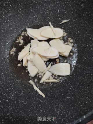 金针菇茭白合炒的做法步骤：2