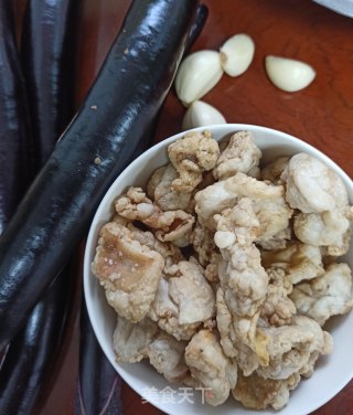 油渣烧茄子的做法步骤：1