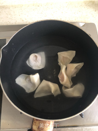 清汤抄手的做法步骤：1
