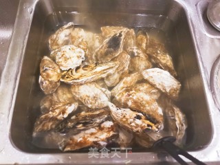 蒜蓉烤生蚝的做法步骤：1