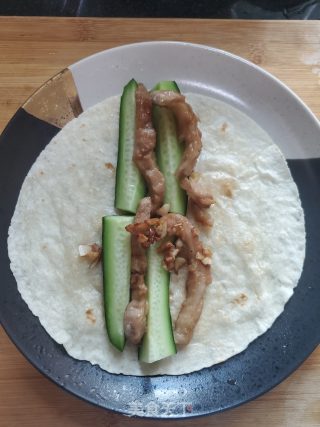 蒜香肉卷的做法步骤：4