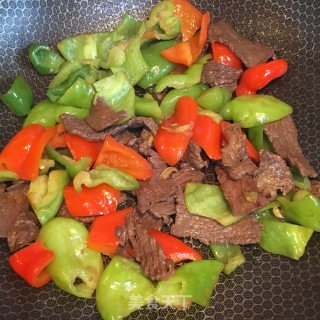 青红椒炒牛肉的做法步骤：5
