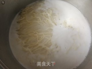 西红柿黄瓜捞凉饸饹的做法步骤：11