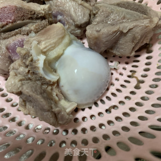 莲蓬山药骨头汤的做法步骤：1