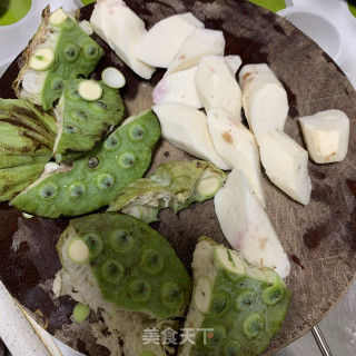 莲蓬山药骨头汤的做法步骤：3