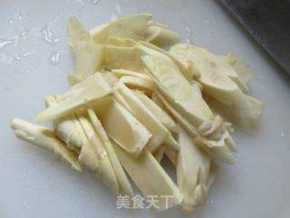 榨菜丝五花肉炒鞭笋的做法步骤：3