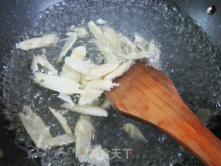 榨菜丝五花肉炒鞭笋的做法步骤：4