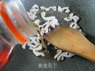 榨菜丝五花肉炒鞭笋的做法步骤：6