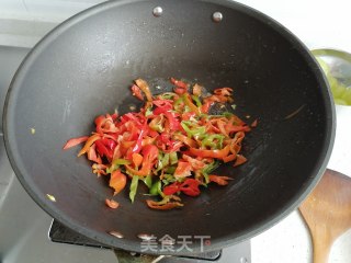 卤干炒青椒的做法步骤：3