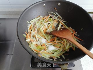 芹菜炒牛肉的做法步骤：5