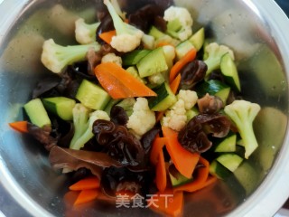 凉拌素什锦的做法步骤：8