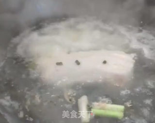 香炸五花肉的做法步骤：1