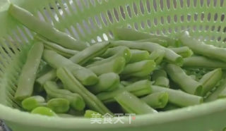 香辣四季豆的做法步骤：1