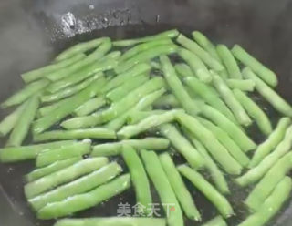 香辣四季豆的做法步骤：2