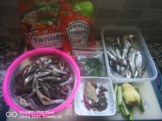 香酥小河鱼的做法步骤：1