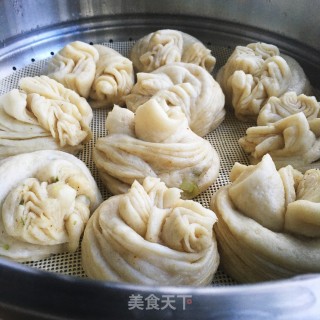 小葱花卷的做法步骤：11