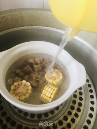 虫草花鸡肉炖玉米的做法步骤：3