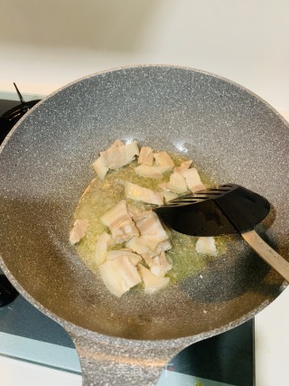 蒜苗五花肉的做法步骤：1