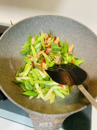 蒜苗五花肉的做法步骤：3