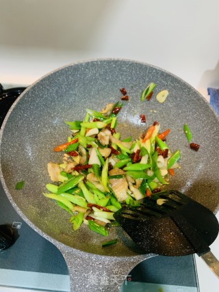 蒜苗五花肉的做法步骤：4