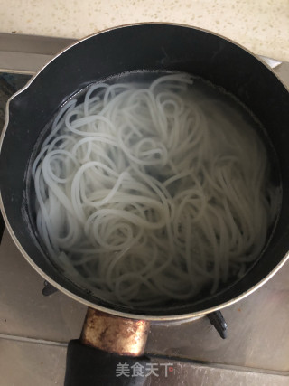 柳州螺蛳粉的做法步骤：2