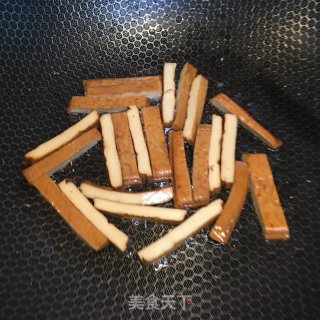 香干炒香芹的做法步骤：2