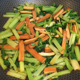 香干炒香芹的做法步骤：5