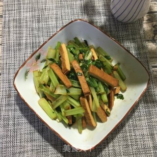 香干炒香芹的做法步骤：7