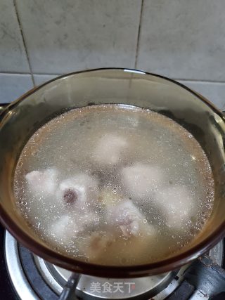 排骨芋头汤的做法步骤：4