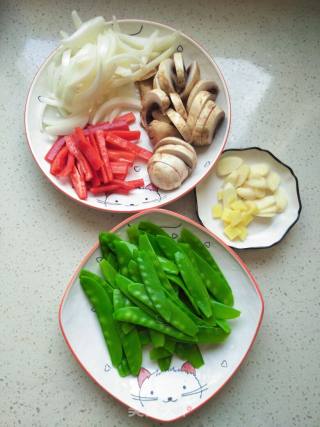 口蘑荷兰豆小炒的做法步骤：4