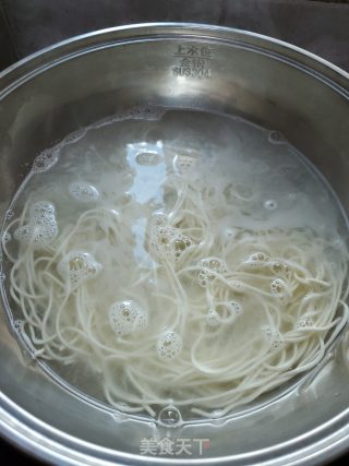 肉末韭菜炒面的做法步骤：2