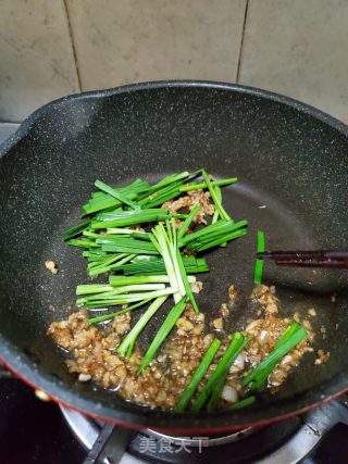 肉末韭菜炒面的做法步骤：7