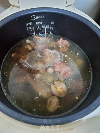 青橄榄煲老鸭汤的做法步骤：4